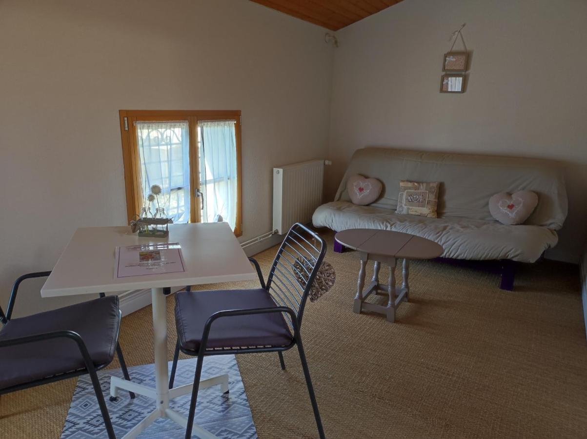 Les Chenets Bed & Breakfast Chenay  Exterior photo