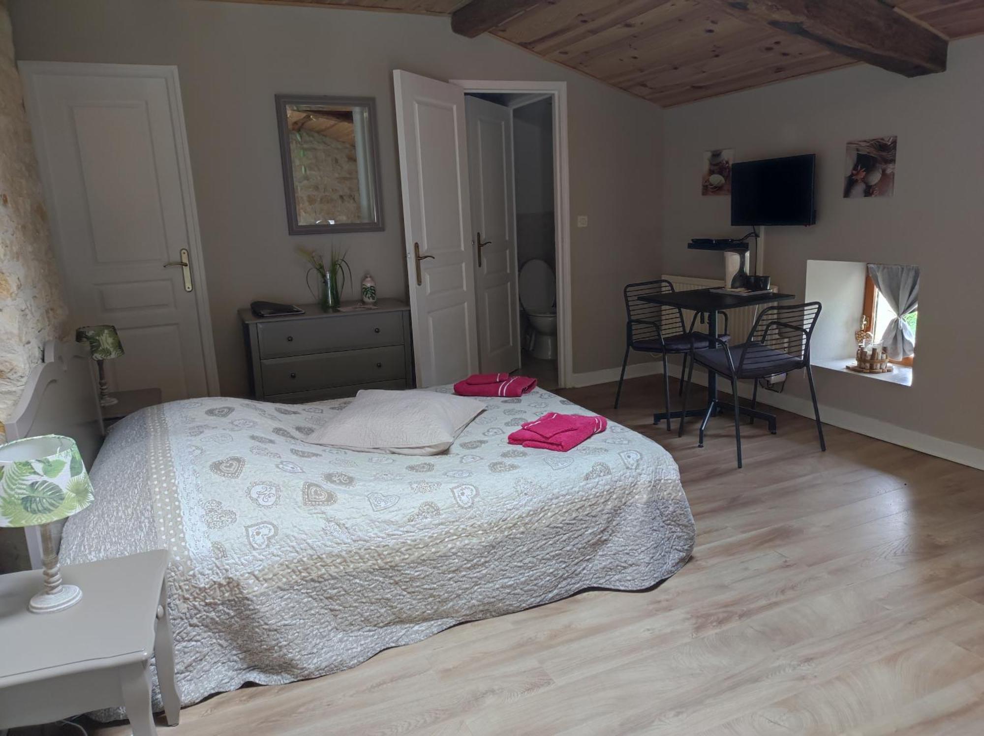 Les Chenets Bed & Breakfast Chenay  Exterior photo